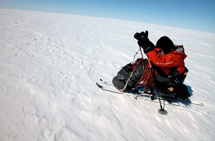 Skiing across the Greenland icecap