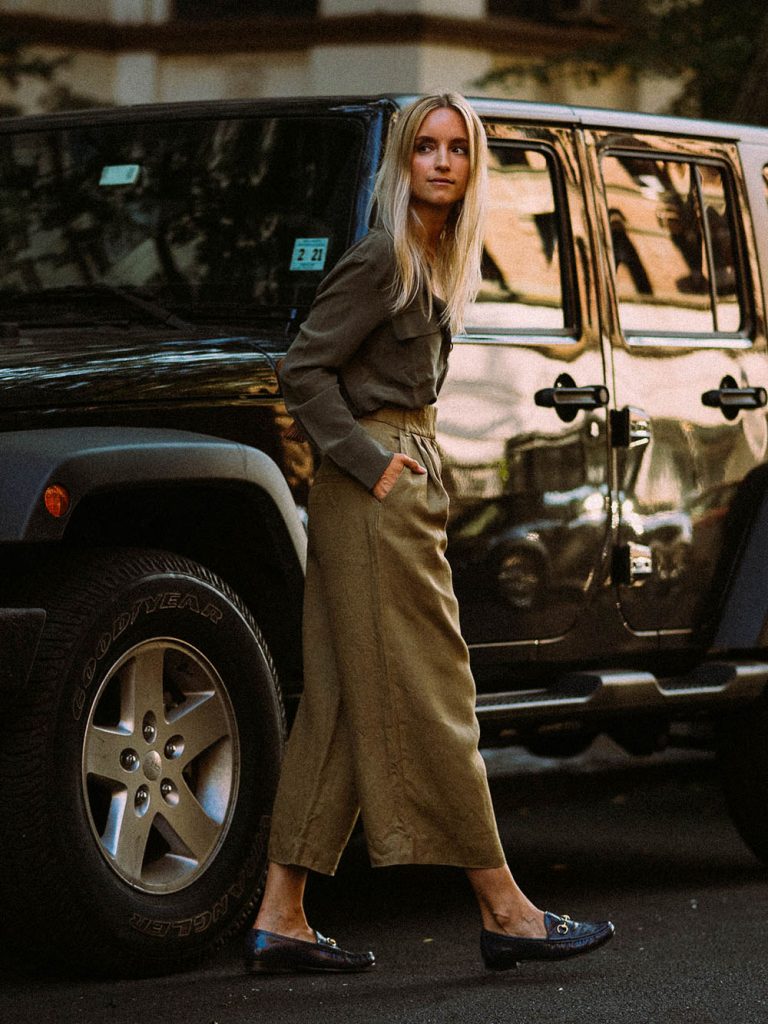 90s_Jeep_Safari_TheFashionGuitar_Charlotte_Groeneveld_by_Marinke_Davelaar-0526-768x1024.jpg