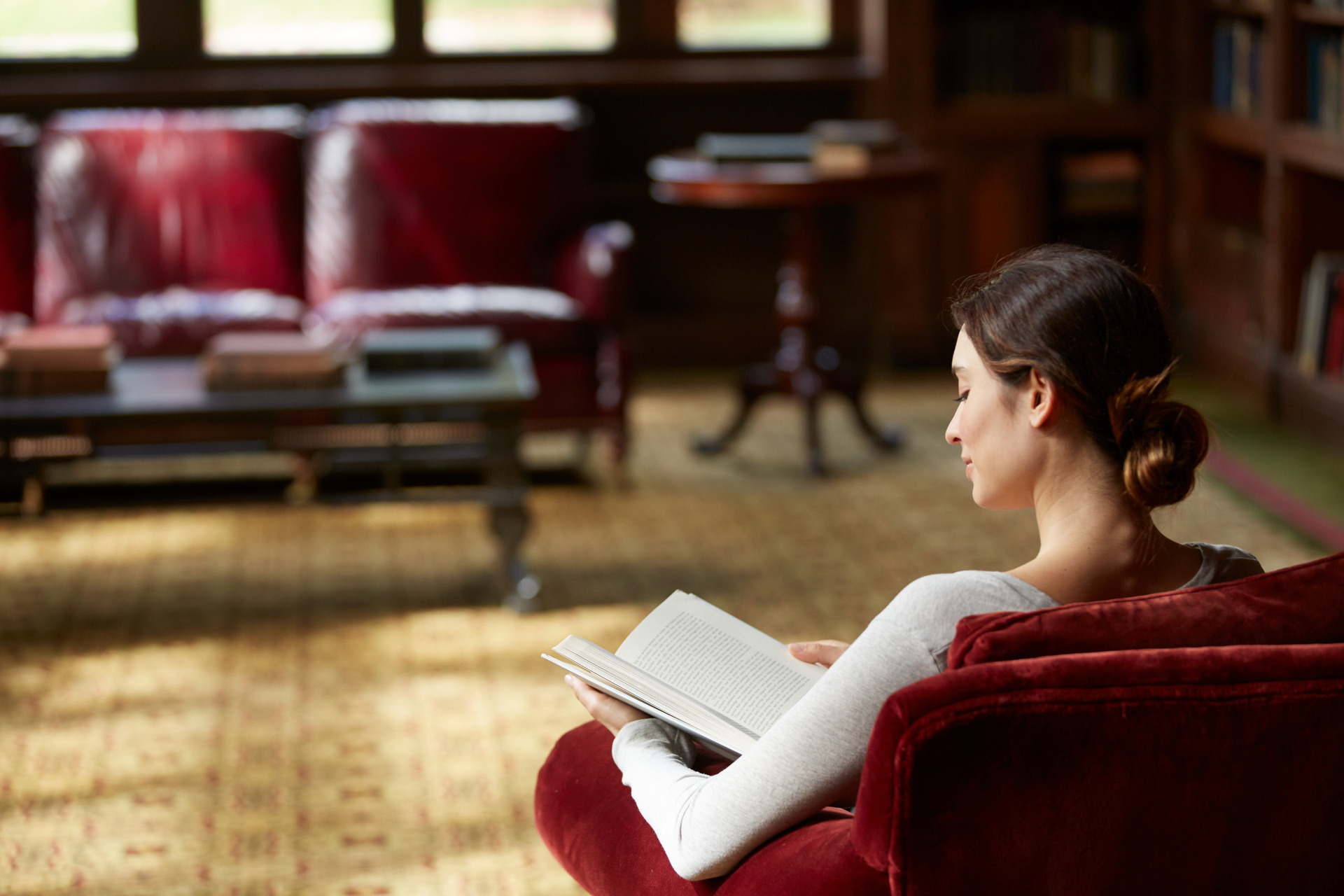 female-reading-library-canyon-ranch-wellness-resort-lenox_1476745299.jpg