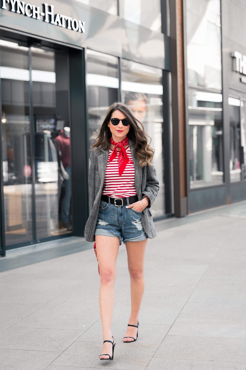 striped-shirt-red-bandana-oversized-blazer-jeans-shorts-valentino-bag-fashion-blog-10-von-10.jpg
